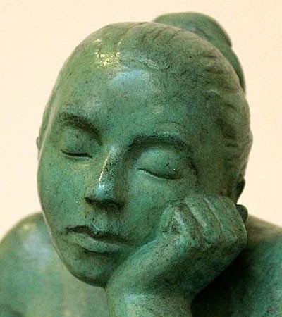 Marie-Smith-Soraya-detail-Figurative-bronze-sculpture-crop